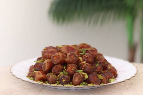 تمر خلاص بالزعفران والفستق