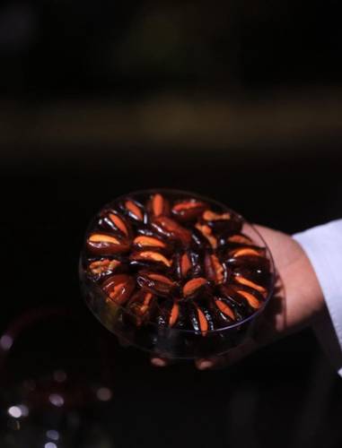 فرض بالمكسرات والزعفران