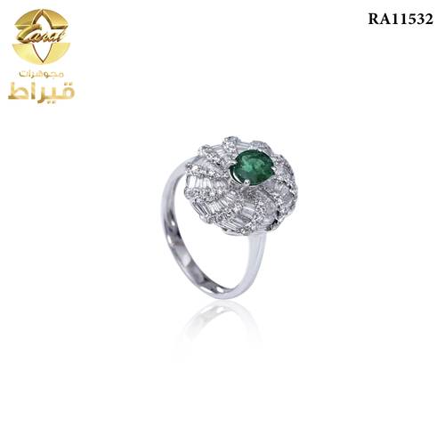 WOMEN'S 18K WHITE GOLD DIAMOND RING WITH EMERALD