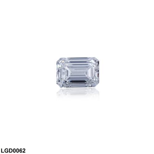 حجر الماس زراعي وزن 4.22 قيراط مع شهادة GIA 