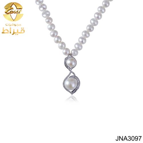 عقد لؤلؤ زراعي مع الماس و ذهب ابيض عيار 18