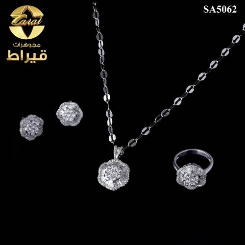 نصف طقم ذهب ابيض مع الماس