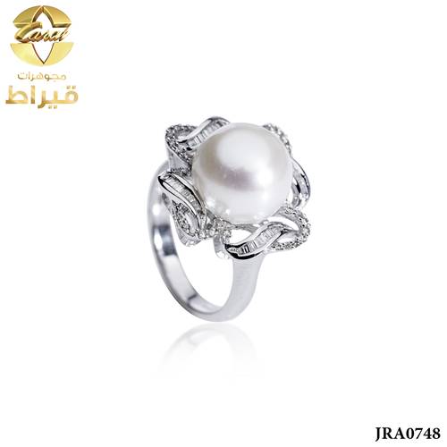 خاتم ذهب ابيض مع الماس و لولو عيار 18