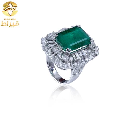WOMEN'S 18K WHITE GOLD DIAMOND RING WITH EMERALD