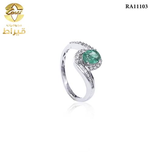 WOMEN'S 18K WHITE GOLD DIAMOND RING WITH EMERALD