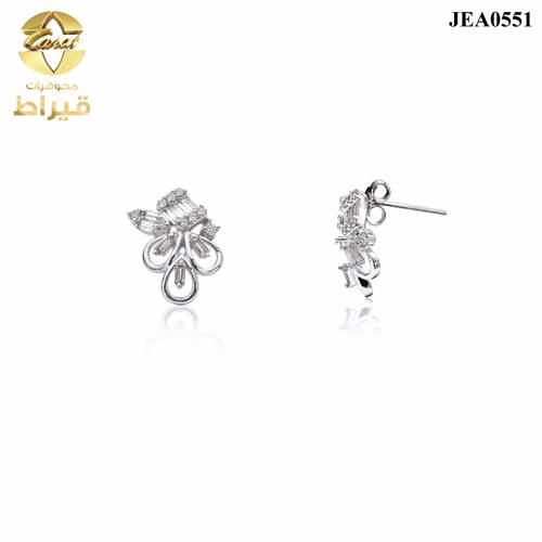 حلق ذهب ابيض مع الماس عيار 18