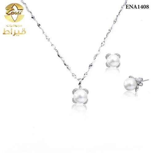 عقد و حلق الماس وذهب عيار 18
