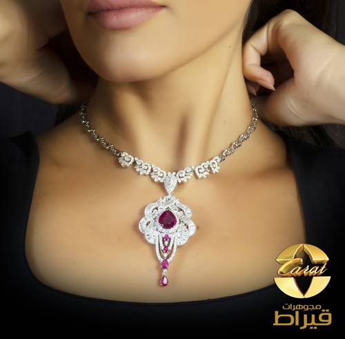 عقد ذهب ابيض مع الماس و ياقوت عيار 18