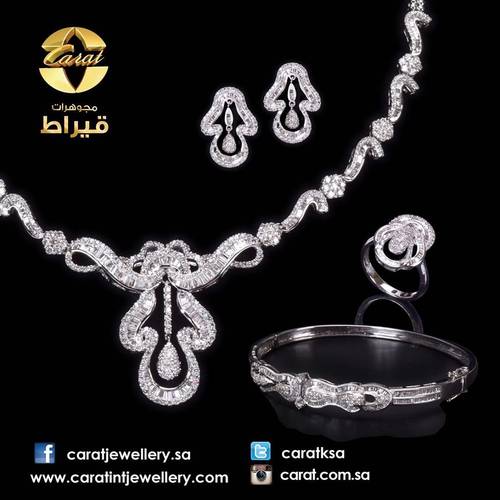 طقم ذهب ابيض مع الماس عيار 18