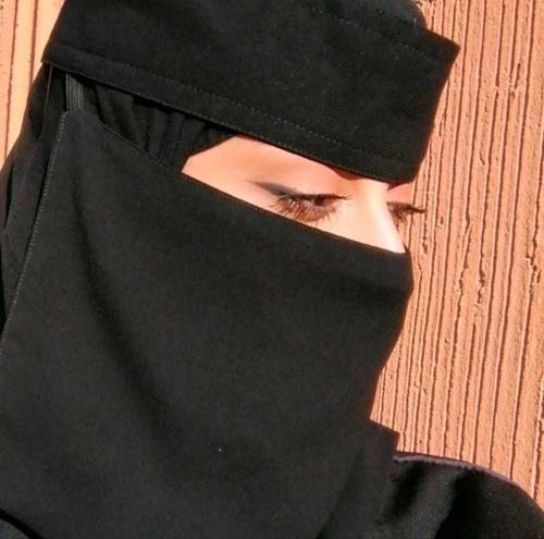 نقاب قصير