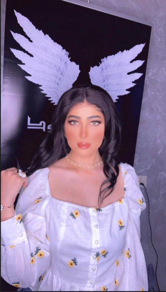٢٠ انش ويفي كثافه ١٥٠ دانتيل 3D( 4x4)
