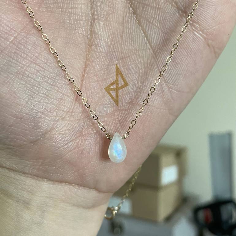 سلسال حجر القمر Moonstone