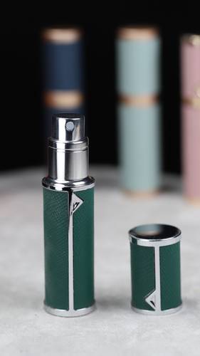 عطر أنيقة إعادة تعبته لون زيتي ( اطار فضي ) 5

معلومات

مل