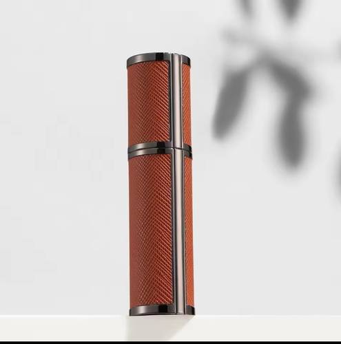 عطر أنيقة إعادة تعبته لون جملي ( اطار أسود ) 5 مل