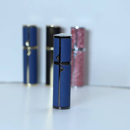 علبه عطر أنيقة إعادة تعبئه لون( كحلي اطار اسود ) 5 مل