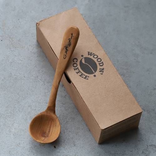 ملعقة تذوق (كبنق) مصنوعه من أشجار القهوه برقم تتبع للمزرعة من موقع woodn coffee  مع إمكانية كتابه الاسم عليها