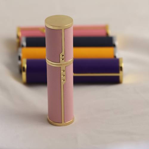 علبه عطر أنيقة إعادة تعبئه  جلد لون( وردي فاتح ) 5 مل