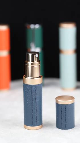 عطر أنيقة إعادة تعبته لون كحلي ( اطار ذهبي مطفي ) 5

معلومات

مل