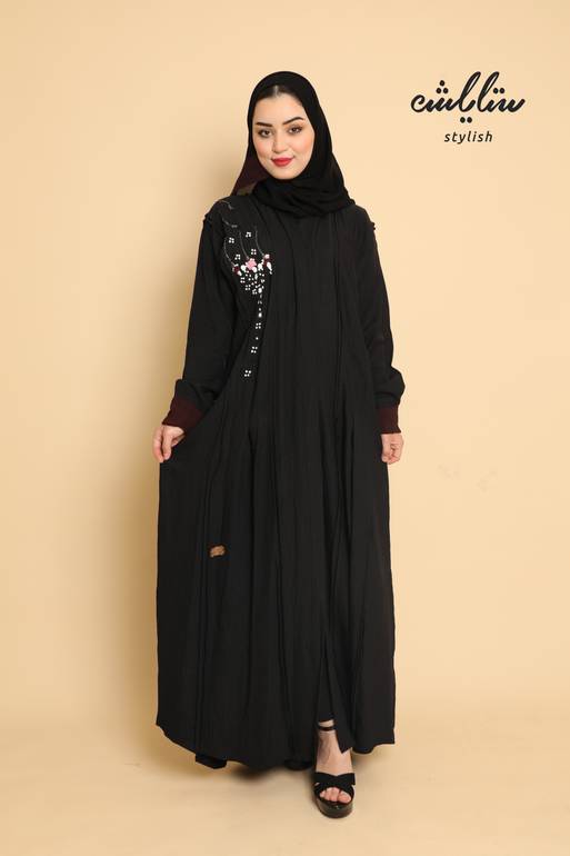 عباية لنن لف باللون الأسود مزينة بشك