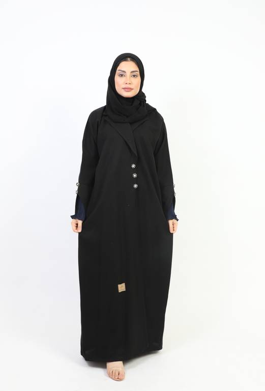 عباية كويتي كلاسيك مزينة بكسرات على الكم