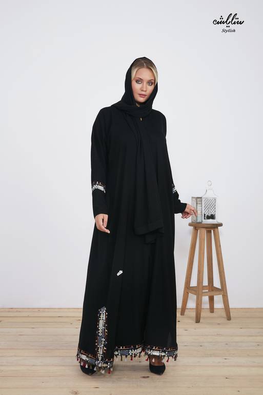 عباية كريب ملكي بتصميم السدو العسيري