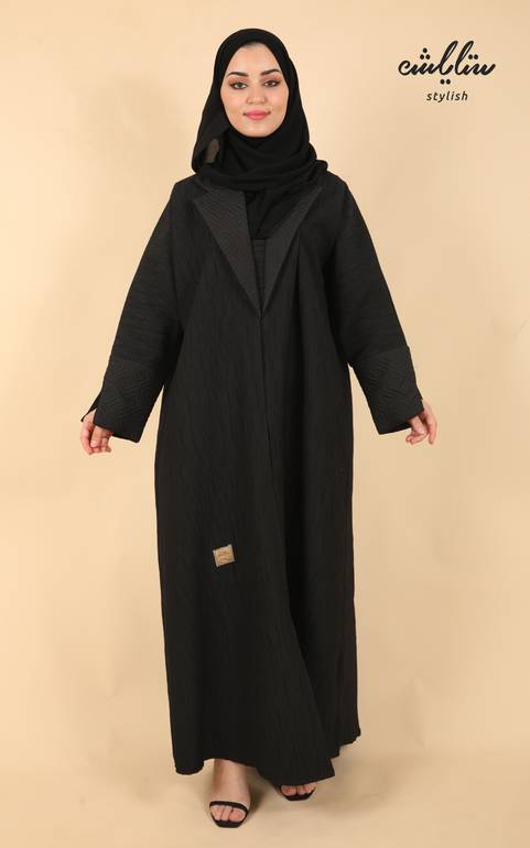 عبايه شتوي نواعم ازرار باللون الاسود