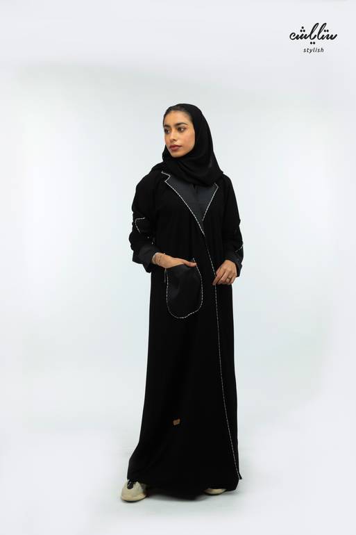 عباية كلاسيك باللون الأسود بياقة جاكيت