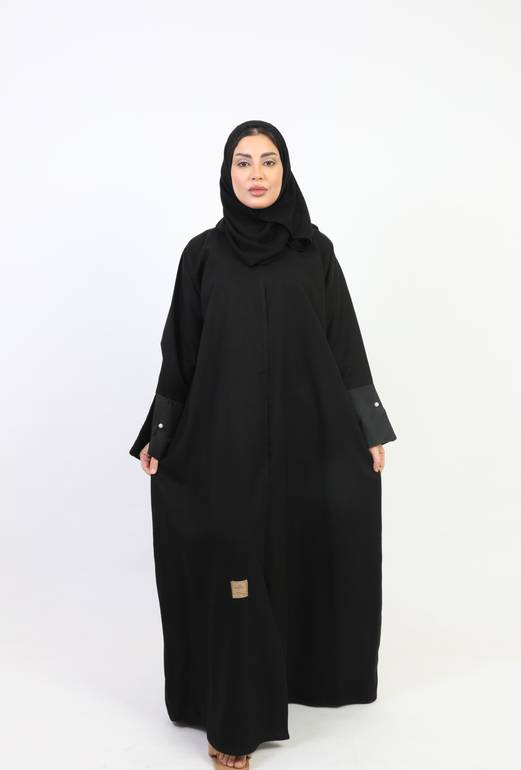  عباية كلاسيك مزينة بلؤلؤ على الكم 