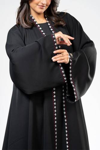عباية نص كلوش   قماش كريب تطريز