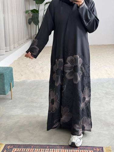 كريب تطريز مع شك ربع كلوش