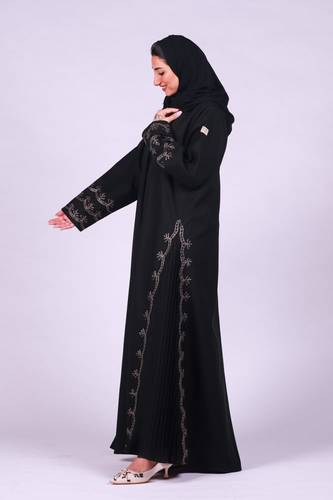 عبايه كتان تطريز ذهبي مع كسرات
