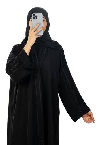 عباية مودل لف كرستال كلوش