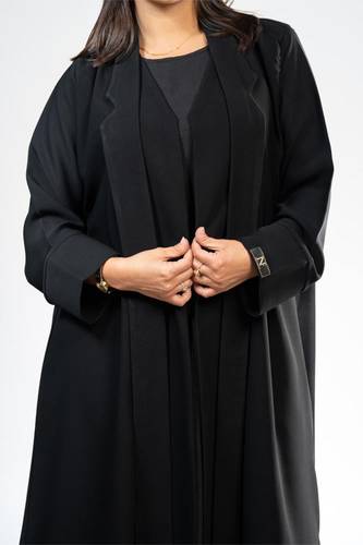 عباية نص كلوش   قماش كريب ياقة قلاب