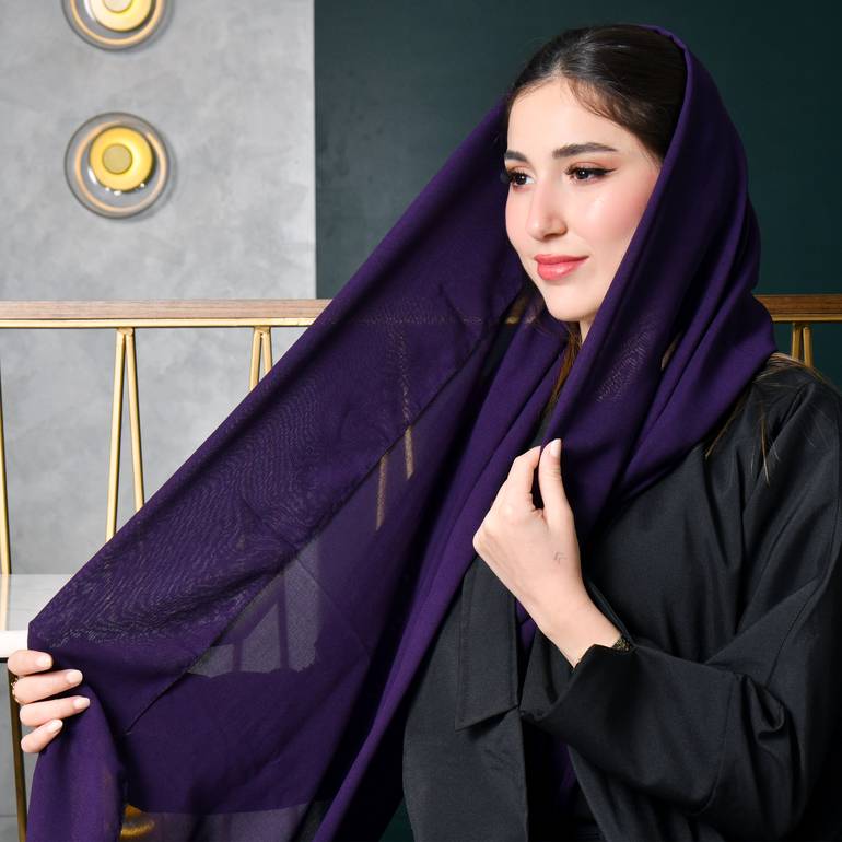 طرحه حرير الأرجواني الغامق
