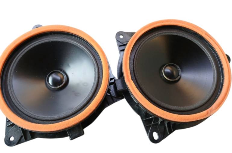 سماعات JBL ابواب خلفيه لسيارات تويوتا  