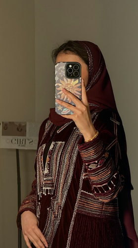  عباية مخمل عودي  + بطانة عودي + تطريز كامل 
