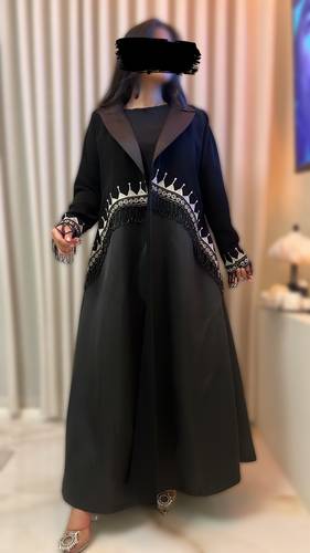 عباية تطريز عسيري بالفضي مع شك يدوي 