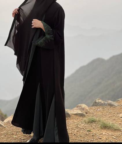 عباية كريب أسود