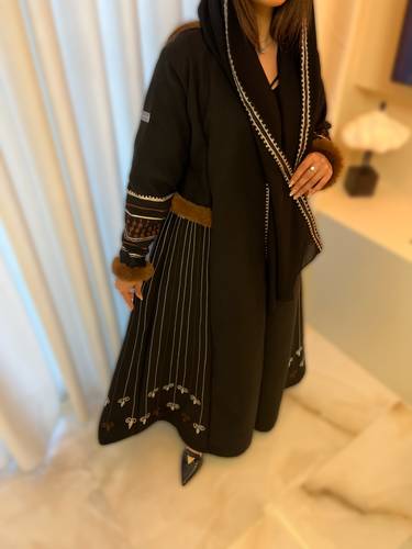 عباية جوخ بفرو ايطالي 