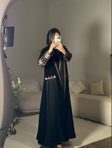 عباية مخمل + كسرات + بطانة بني 