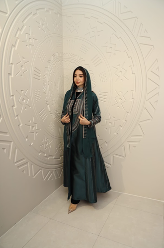 عباية تفتة تطريز كامل + طرحة مطرزة 