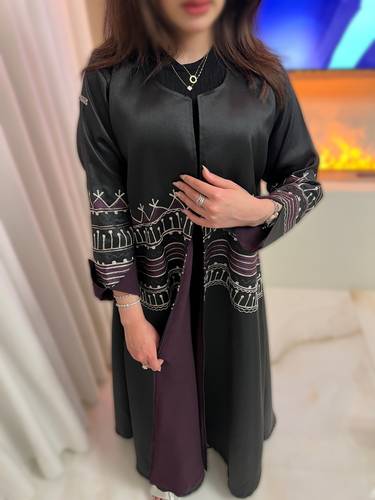 عباية تفتة ايطالي أسود مع شيفون بنفسجي 