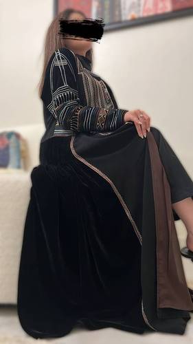 عباية مخمل كوري 
