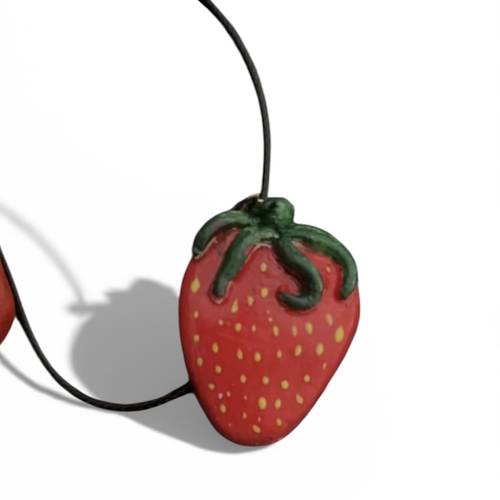قلادة Strawberry