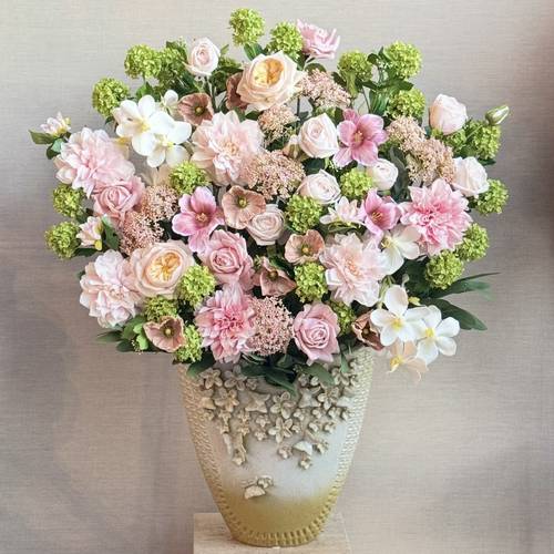 فازة ورد صناعي