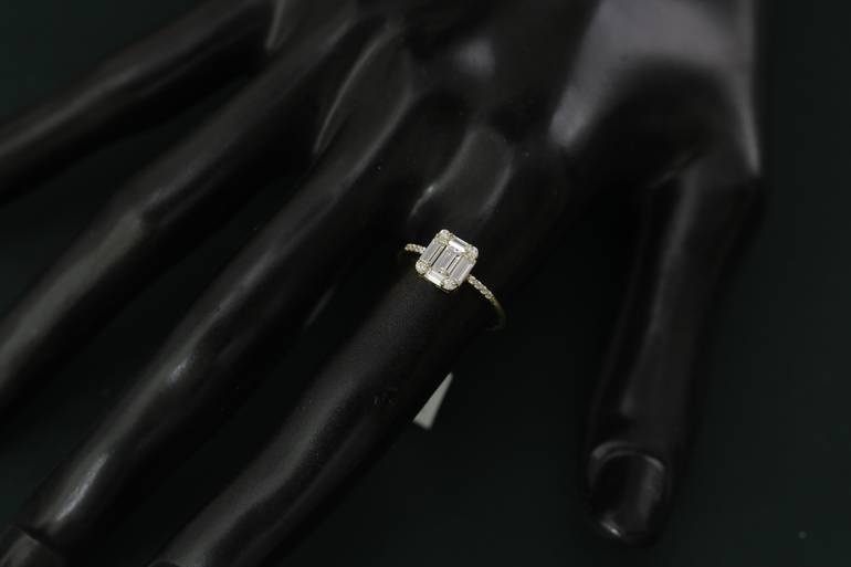 خاتم تصميم الماس عيار18 وزن1.01