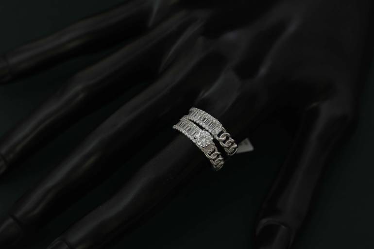 توينز ذهب ابيض تصميم الماس عيار18 الوزن5.17