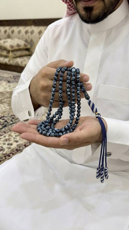 مسباح  بكلايت فاخر  كحلي مع ابيض معرق مع كركوشة ازرق وابيض تفصال – 99 حبة – حجم صغير