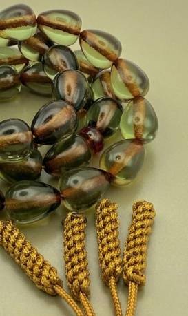 مسباح زعفراني زيتوني ملكي – خرز قصة دمعة شفاف مع تفصال ذهبي يدوي فاخر