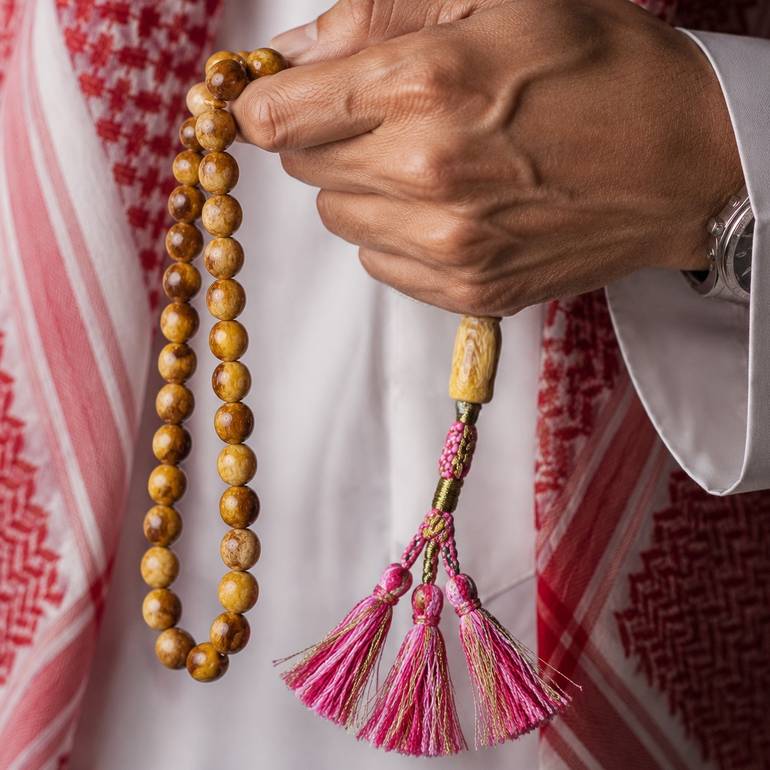 مسباح معجون كهرمان فواح ذهبي معرق كركوشة بني اصفر وردي تفصال